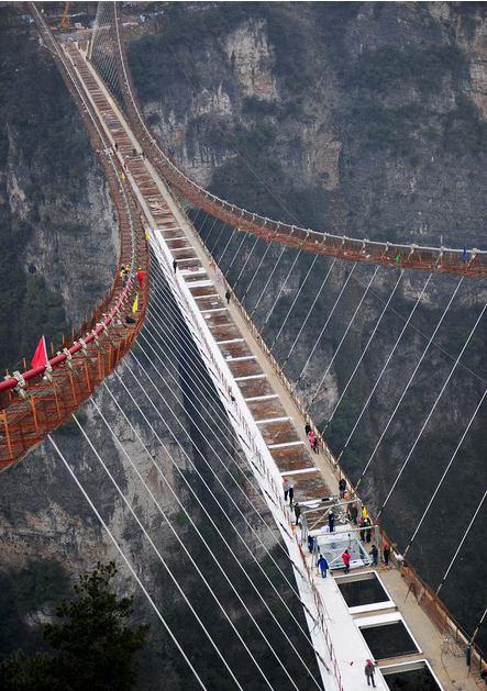 پلی جالب و شگفت انگیز در چین (عکس)