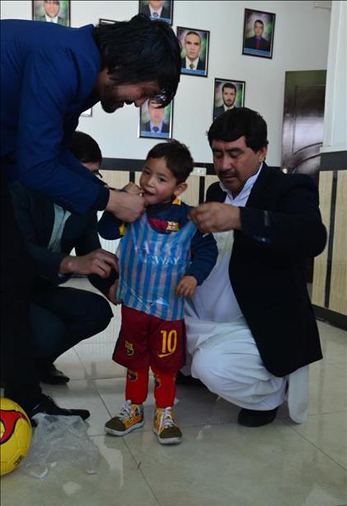 مرتضی احمدی منتظر دیدار با مسی (تصاویر)