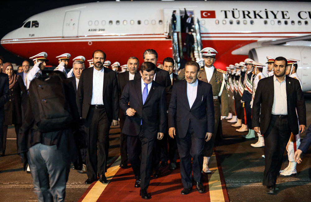 ورود نخست وزیر ترکیه به تهران و مراسم استقبال رسمی