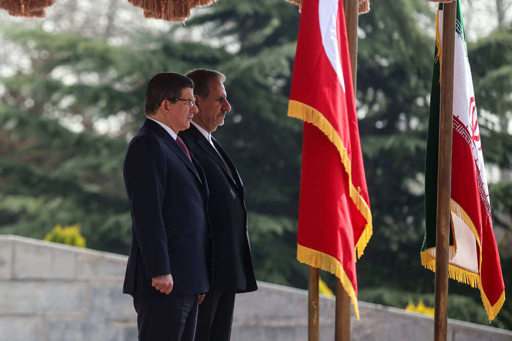 ورود نخست وزیر ترکیه به تهران و مراسم استقبال رسمی