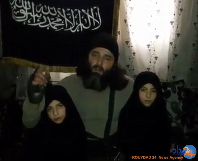 ترغیب دو دختر 7ساله سوری به انجام حمله انتحاری در دمشق (فیلم و تصاویر)