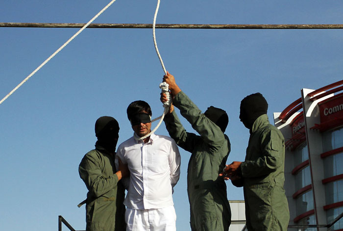 اعدام قاتل طلافروش در مشهد (تصاویر)