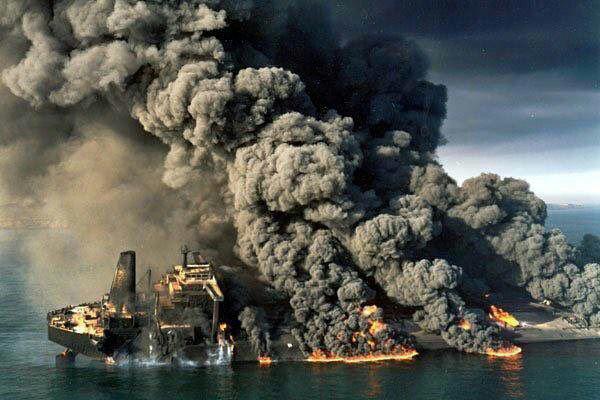 سانچی در حال غرق شدن است/ ۳۲ خدمه نفتکش ایرانی در همان لحظات اولیه سانحه جان باختند