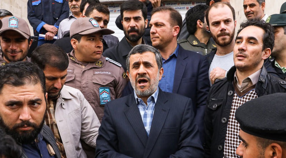 احمدی نژاد هرچه به دهانش می آید می گوید و هیچکس به او کاری ندارد