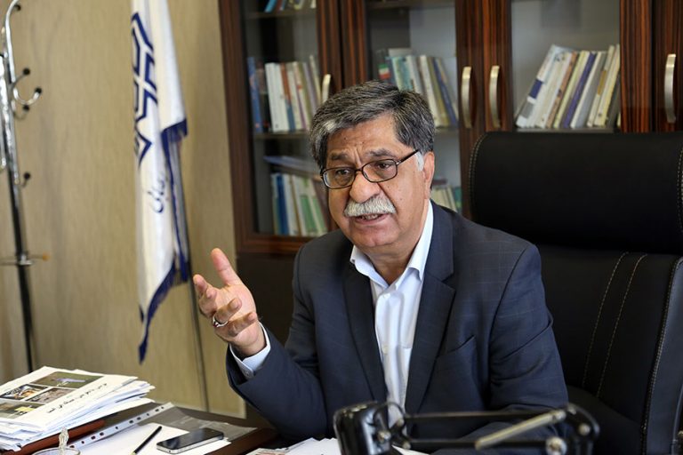 وزارت صنعت افشای فساد را از رسانهها بخواهد نه مردم/ به تنشها و خصومتها در وزارتخانه دامن زده میشود وزارت صنعت افشای فساد را از رسانهها بخواهد نه مردم/ به تنشها و خصومتها در وزارتخانه دامن زده میشود