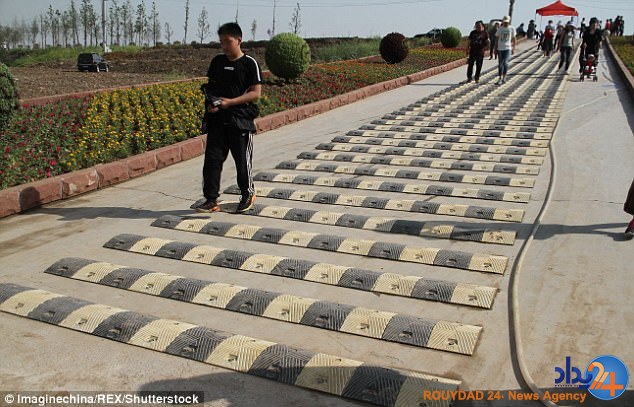 نصب سرعت‌گیر برای کاهش سرعت عابران در جاذبه گردشگری چین (تصاویر)