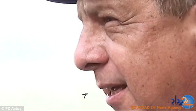 رئیس‌جمهور کاستاریکا در گفتگوی تلویزیونی یک زنبور زنده را بلعید (فیلم و تصاویر)