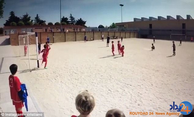 هنرنمایی رونالدوی کوچک در زمین فوتبال (فیلم و تصاویر)