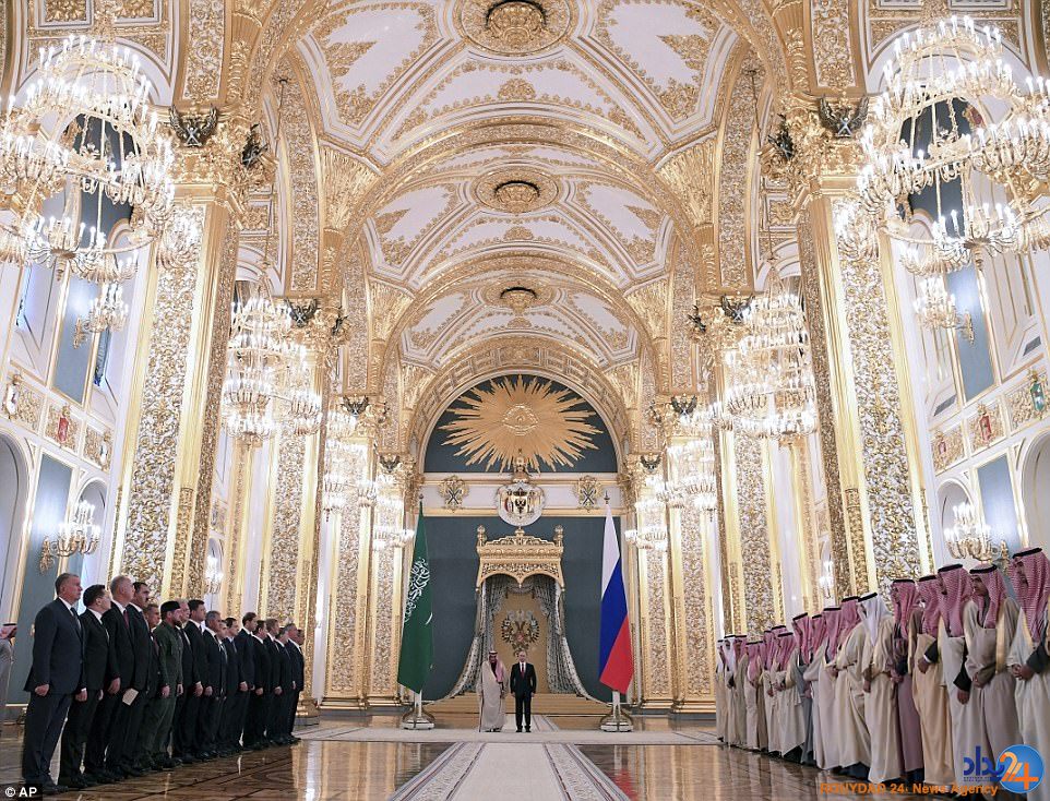 1500 کارمند، پله برقی طلایی، فرش و مبلمان؛ همراه ملک سلمان در سفر به روسیه (فیلم و تصاویر)