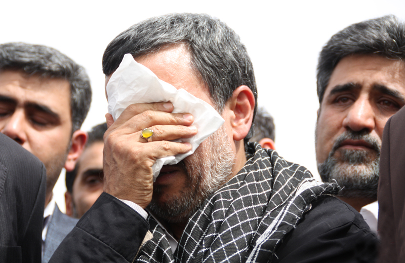دلسوزی یا اشک تمساح احمدینژاد برای مالباختگان موسسات مالی؟ دلسوزی یا اشک تمساح احمدینژاد برای مالباختگان موسسات مالی؟