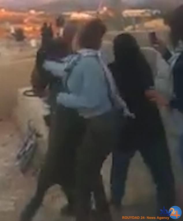 سیلی دختر 17 ساله فلسطینی به سرباز اسرائیلی (فیلم و تصاویر)