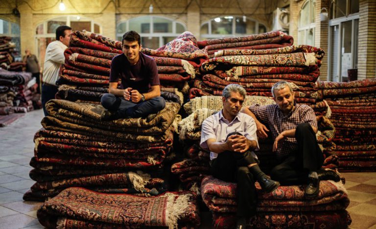 فرش در کشورش غریب است/ جولان هند و چین در بازار هنر ایرانی