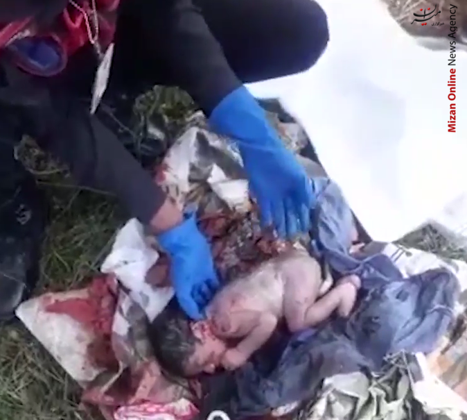 نجات معجزه آسای نوزاد رها شده درون انبوه زباله‌ها +عکس