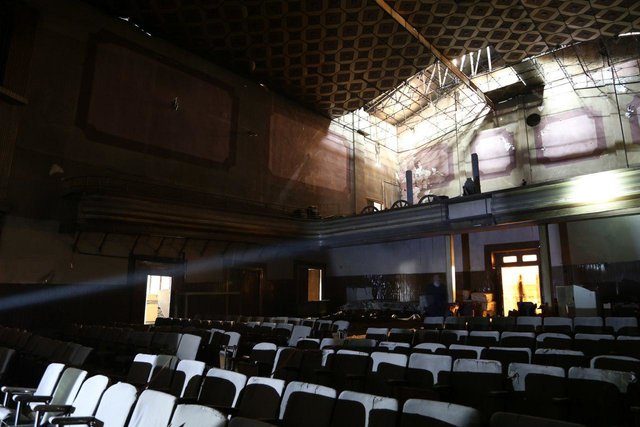 انتقاد محمود عزیزی از «پُزهای سیاسی» در تئاتر «نصر»