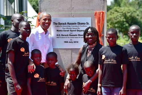 اوباما در روستای زادگاه پدری در کنیا+ عکس