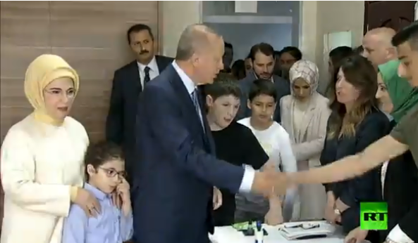 اردوغان رأی خود را به صندوق انداخت+ تصاویر