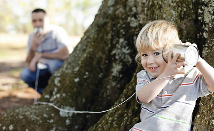 آنتی گوشی هوشمندی برای کودکان که همچون واکی تاکی عمل می‌کند