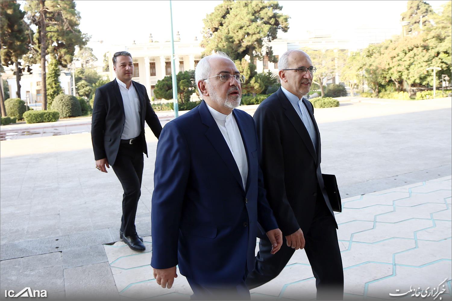 تصاویر ورود حسن روحانی و نمایندگان به مجلس شورای اسلامی