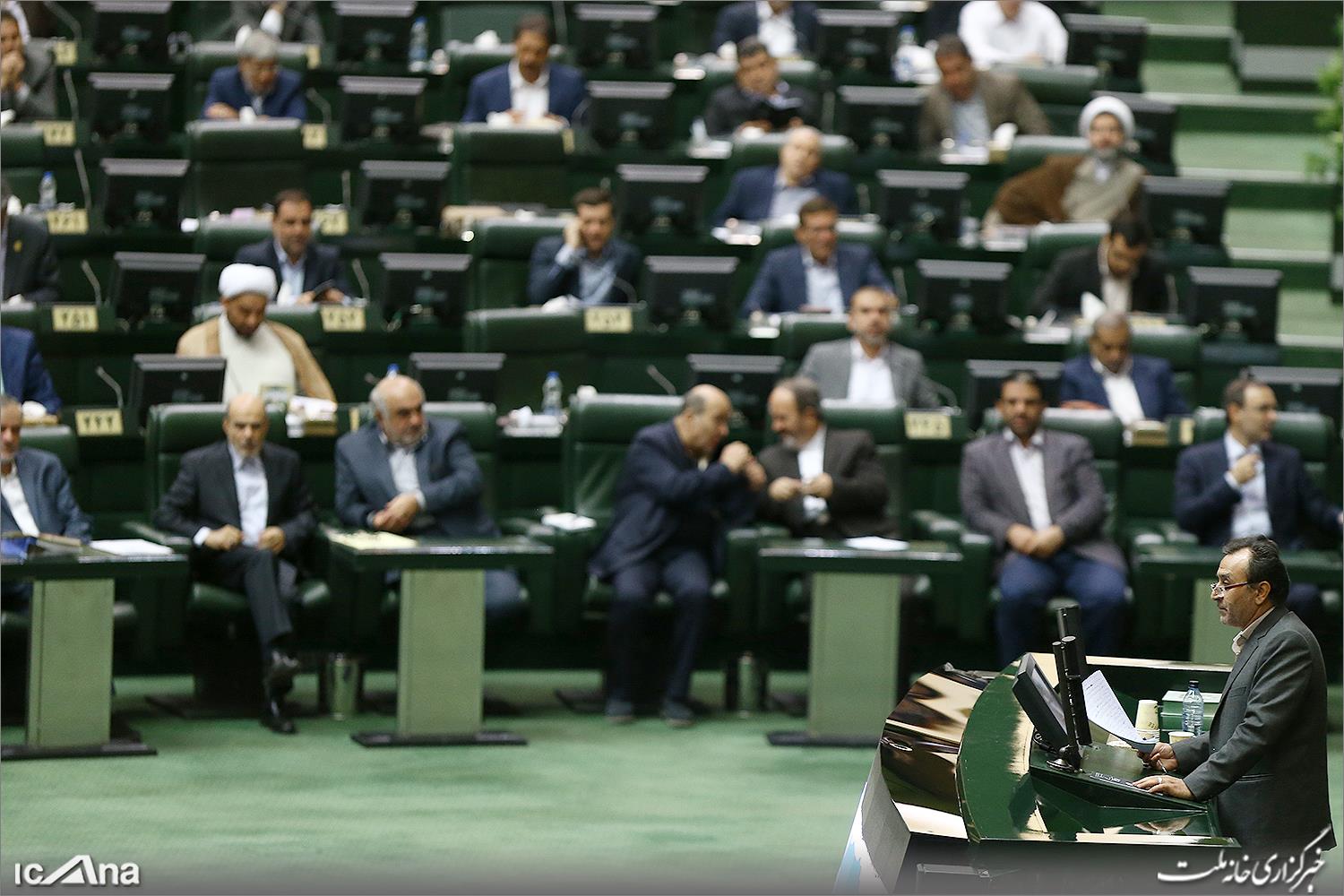 تصاویر ورود حسن روحانی و نمایندگان به مجلس شورای اسلامی