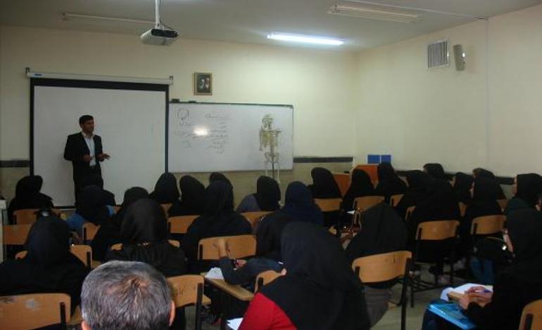 چه طور به رابطه تحقیر آمیز میان استاد و دانشجو در ایران پایان دهیم؟