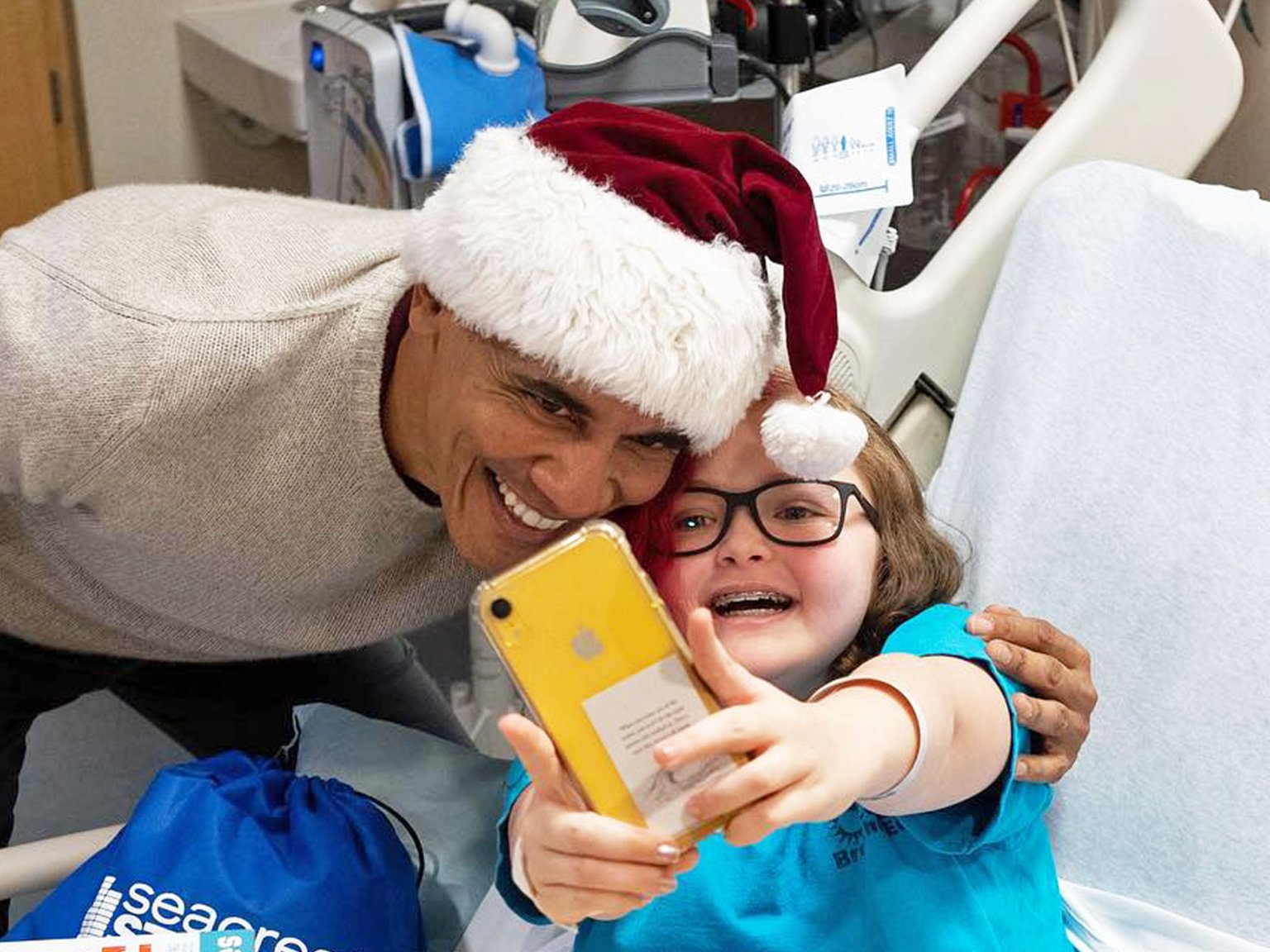 همدردی اوباما با خانواده کودکان بیمار در جامه بابانوئل