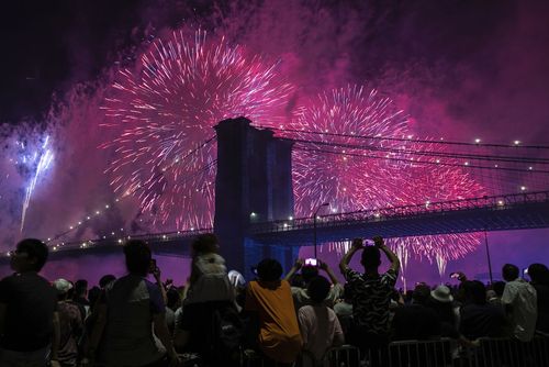 آتش‌بازی در جشن روز استقلال آمریکا در نیویورک