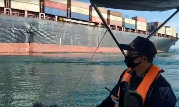 کشتی به گل نشسته ایرانی در سنگاپور
