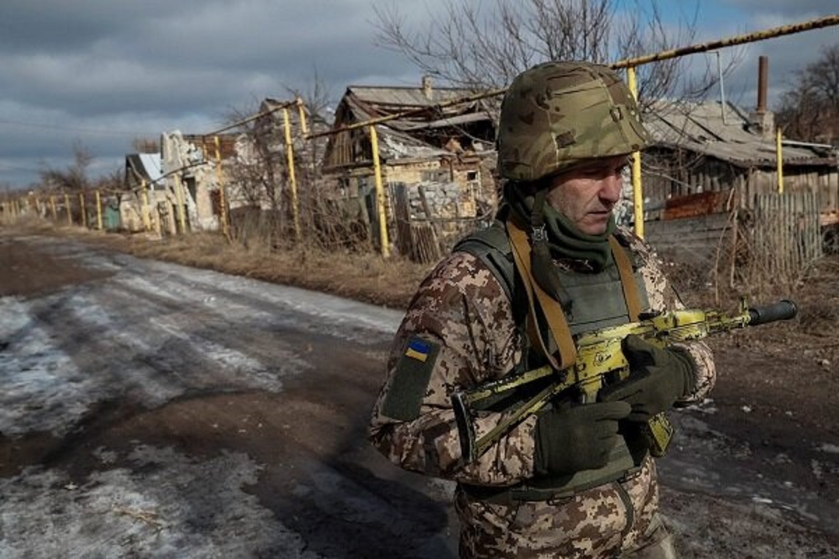 فیلم تسلیم شدن سرباز روسی مقابل پهپاد اوکراینی