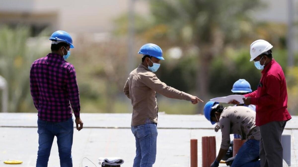 ابتکار جالب امارات برای خنک کردن کارگران در گرما