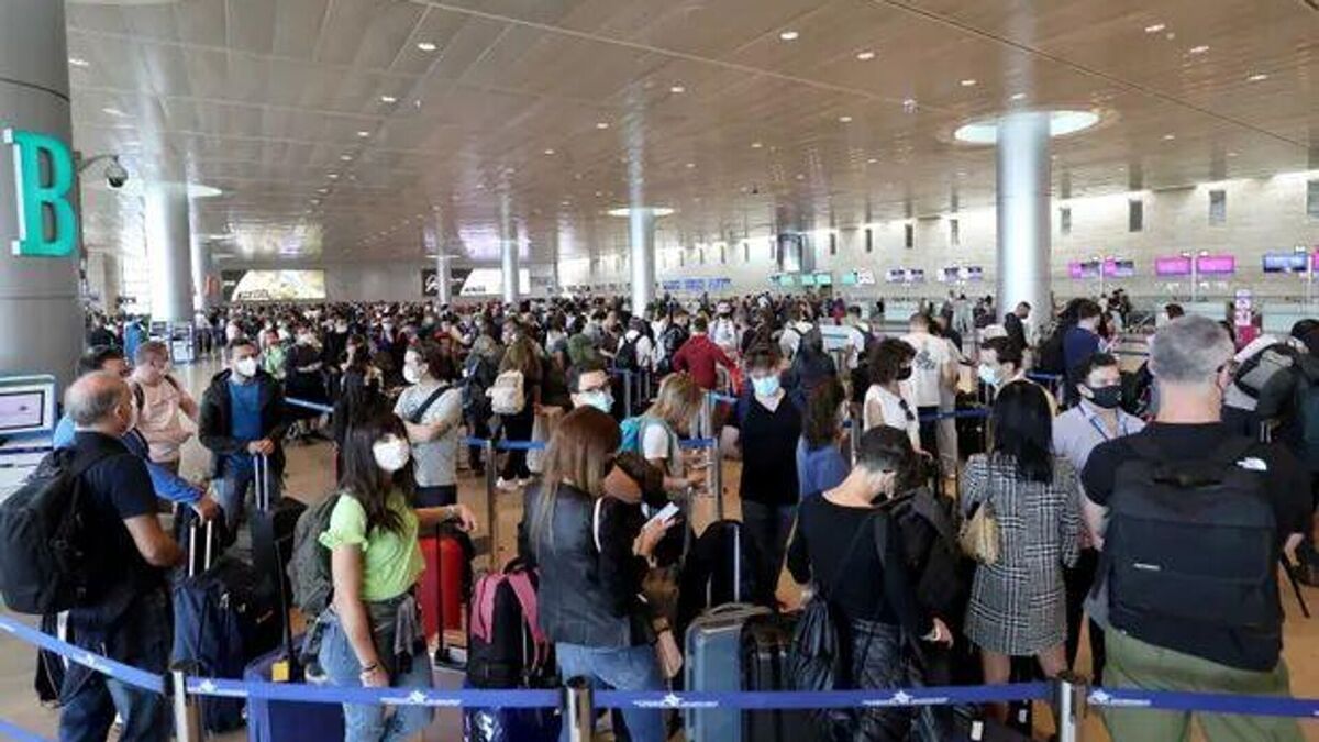 صف‌های شلوغ فرودگاه تل‌آویو برای ترک اسرائیل