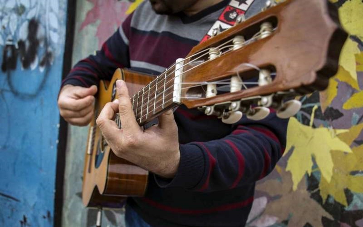 ویدئویی تلخ از یک نوازنده خیابانی که پربازدید شد