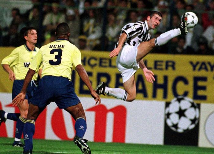 بازگشت «اسطوره» به فوتبال / تصاویر بازگشت «اسطوره» به فوتبال / تصاویر