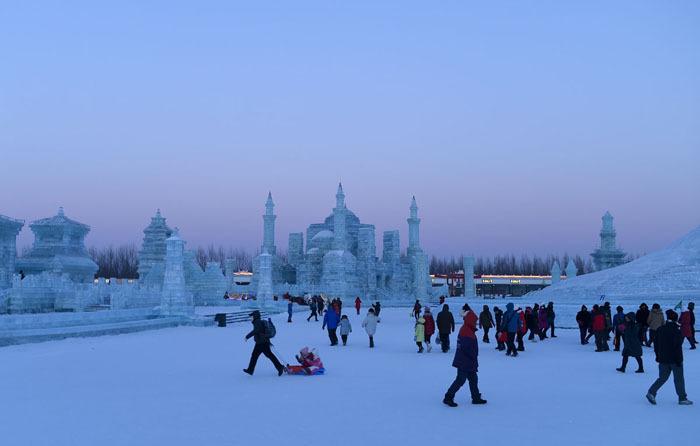 جشنوارهای در دمای منفی 30 درجه (تصاویر) جشنوارهای در دمای منفی 30 درجه (تصاویر)
