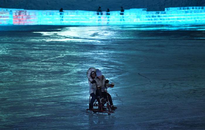 جشنوارهای در دمای منفی 30 درجه (تصاویر) جشنوارهای در دمای منفی 30 درجه (تصاویر)