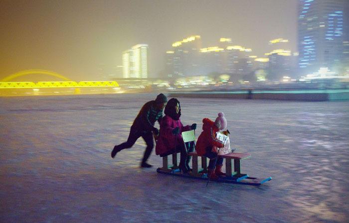 جشنوارهای در دمای منفی 30 درجه (تصاویر) جشنوارهای در دمای منفی 30 درجه (تصاویر)