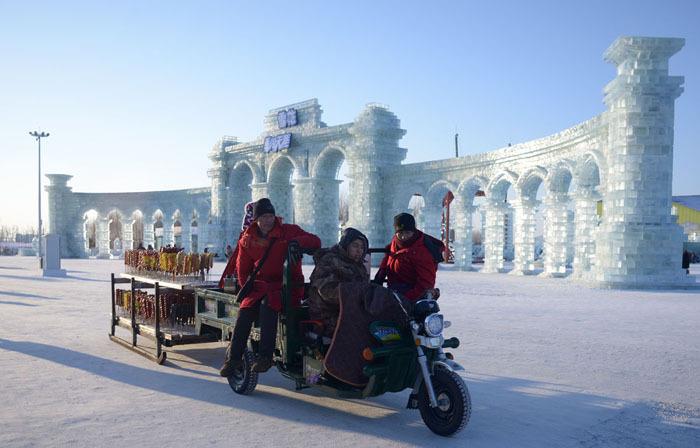 جشنوارهای در دمای منفی 30 درجه (تصاویر) جشنوارهای در دمای منفی 30 درجه (تصاویر)