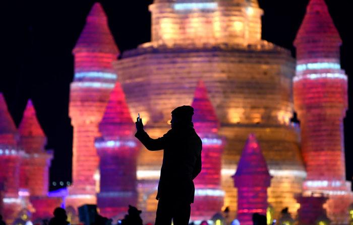 جشنوارهای در دمای منفی 30 درجه (تصاویر) جشنوارهای در دمای منفی 30 درجه (تصاویر)