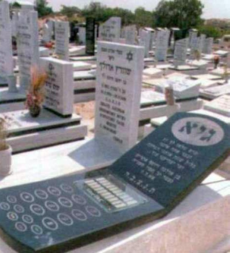 سنگ قبر یه آدم گوشی باز (عکس)