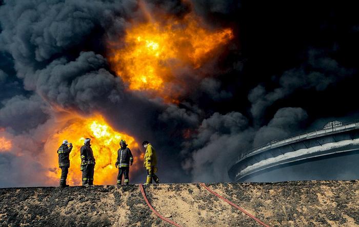 حمله داعش به مخازن نفت لیبی (تصاویر) حمله داعش به مخازن نفت لیبی (تصاویر)