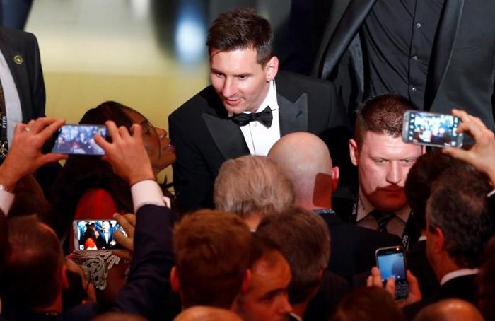 مراسم اعطای توپ طلای 2015 (تصاویر) مراسم اعطای توپ طلای 2015 (تصاویر)