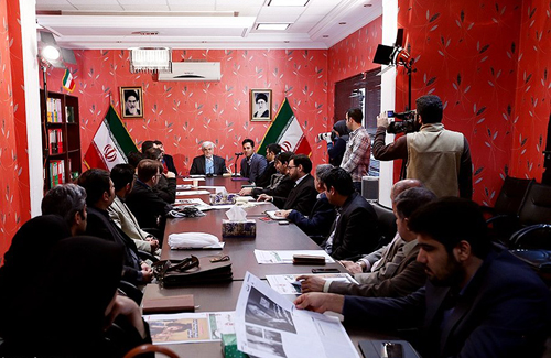 دیدار جمعی از مدیران رسانه و دانشجویان علوم سیاسی با عارف دیدار جمعی از مدیران رسانه و دانشجویان علوم سیاسی با عارف