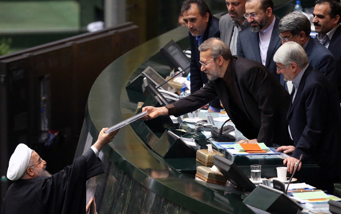 روحانی لایحه بودجه را به مجلس برد (تصاویر) روحانی لایحه بودجه را به مجلس برد (تصاویر)