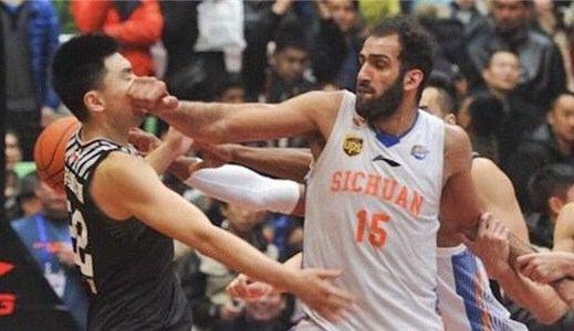 کتک کاری حامد حدادی در چین (تصاویر) کتک کاری حامد حدادی در چین (تصاویر)