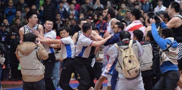 کتک کاری حامد حدادی در چین (تصاویر) کتک کاری حامد حدادی در چین (تصاویر)