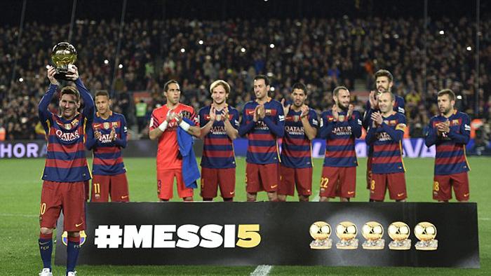 مسی با توپ طلا به نیوکمپ رفت (تصاویر) مسی با توپ طلا به نیوکمپ رفت (تصاویر)