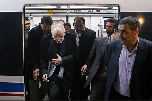 صالحی در روز هوای پاک با مترو به محل کارش رفت+عکس