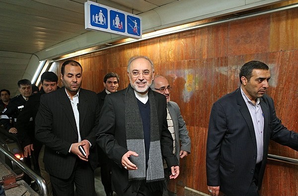 صالحی در روز هوای پاک با مترو به محل کارش رفت+عکس