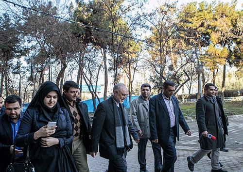 صالحی با مترو سر کار رفت (تصاویر) صالحی با مترو سر کار رفت (تصاویر)