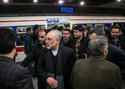 صالحی با مترو سر کار رفت (تصاویر) صالحی با مترو سر کار رفت (تصاویر)