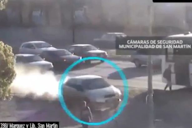 نجات معجزه آسای مادر و فرزند از یک تصادف (فیلم و عکس) نجات معجزه آسای مادر و فرزند از یک تصادف (فیلم و عکس)